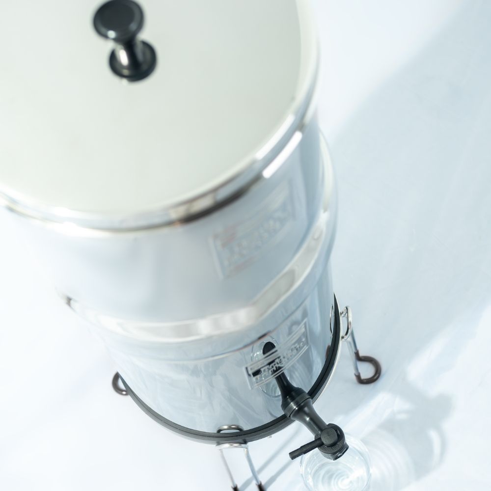 British Berkefeld Supporto Per Sistema A Gravità | Supporto Per Filtro Dell' Acqua In Acciaio Inossidabile Per Sistemi A Gravità Da 12 L | Piedini In Gomma Antiscivolo | Supporto | 26 L X British Berkefeld Supporto Per Sistema A Gravità | Supporto Per Filtro Dell' Acqua In Acciaio Inossidabile Per Sistemi A Gravità Da 12 L | Piedini In Gomma Antiscivolo | Supporto | 26 L X