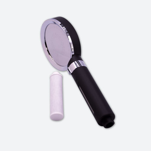 Une image d'une pomme de douche Doulton noire 