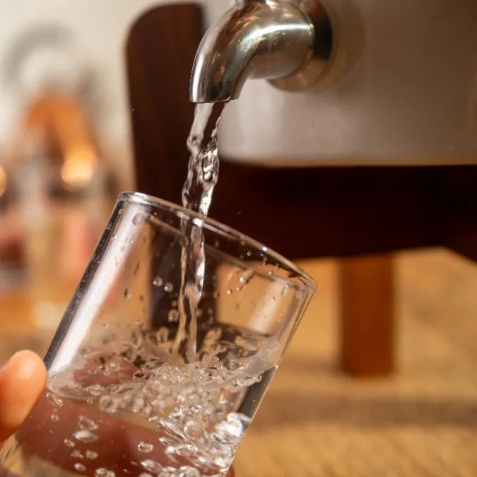 eau d'un filtre dans un verre
