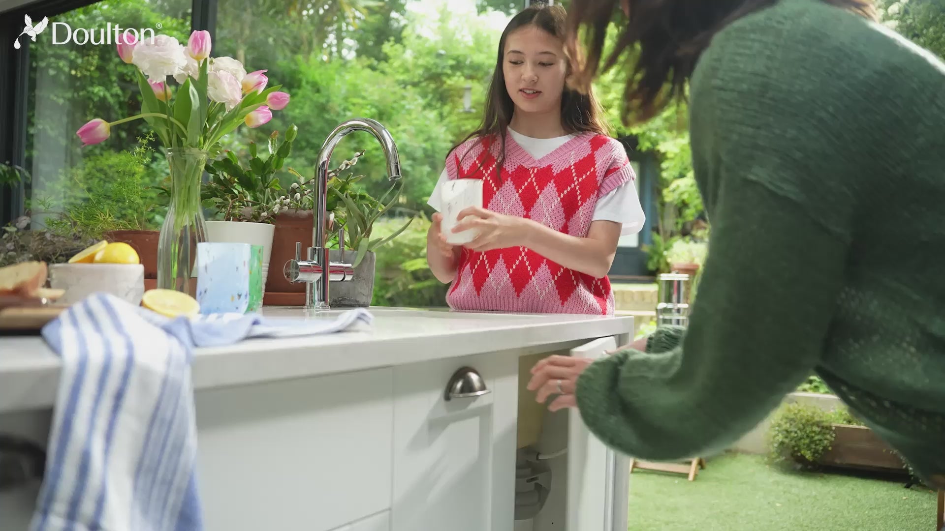 Load video: Changing water filter 